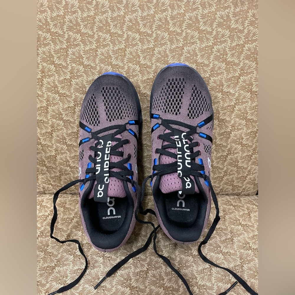 ON Running Cloud Surfer - Women’s Size 7.5.
Excellent Condition!!